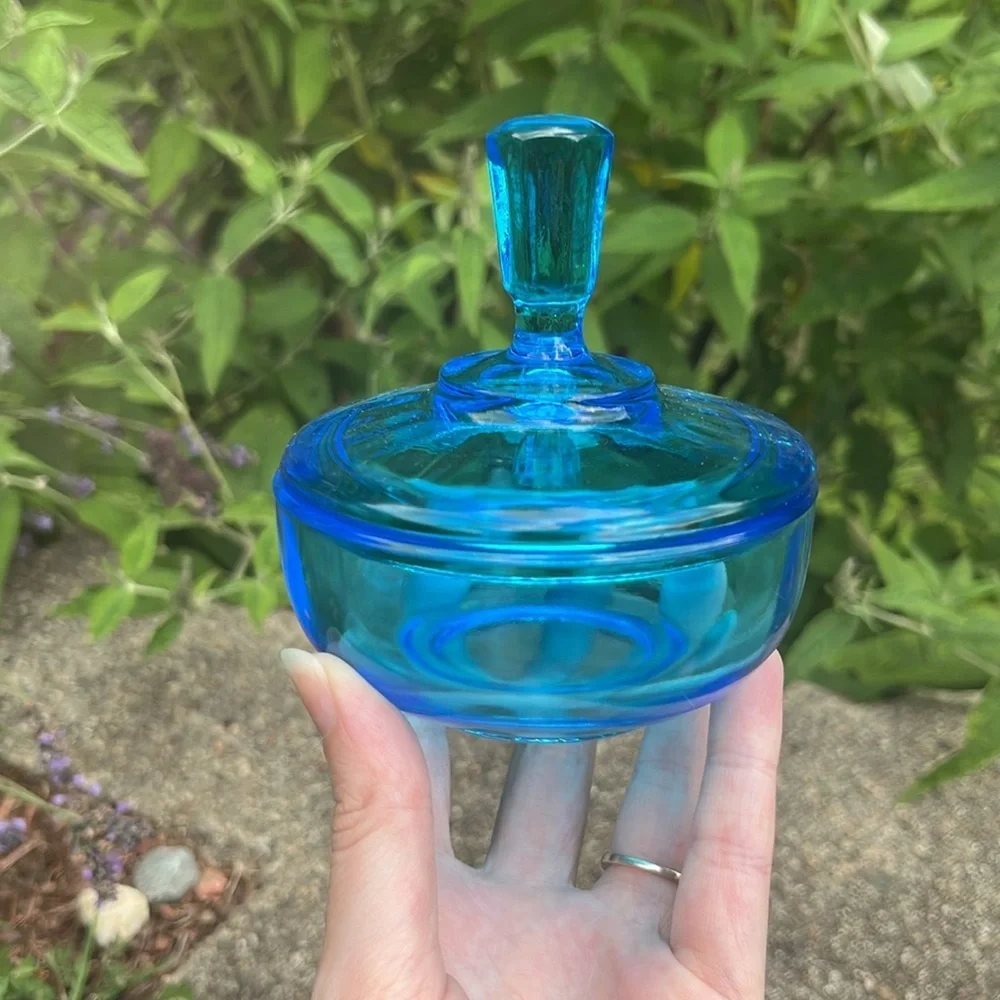 New Martinsville Glass Queen Anne Blue Vintage Powder Puff Box with‎ Lid